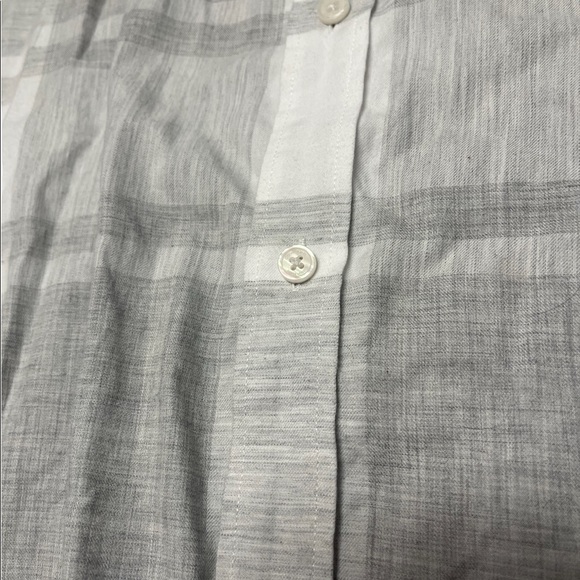 Calvin Klein button down shirt.      B2 - Picture 4 of 8